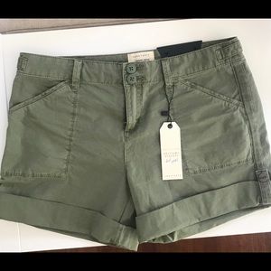 New with tags Sanctuary olive green Cadet shorts.